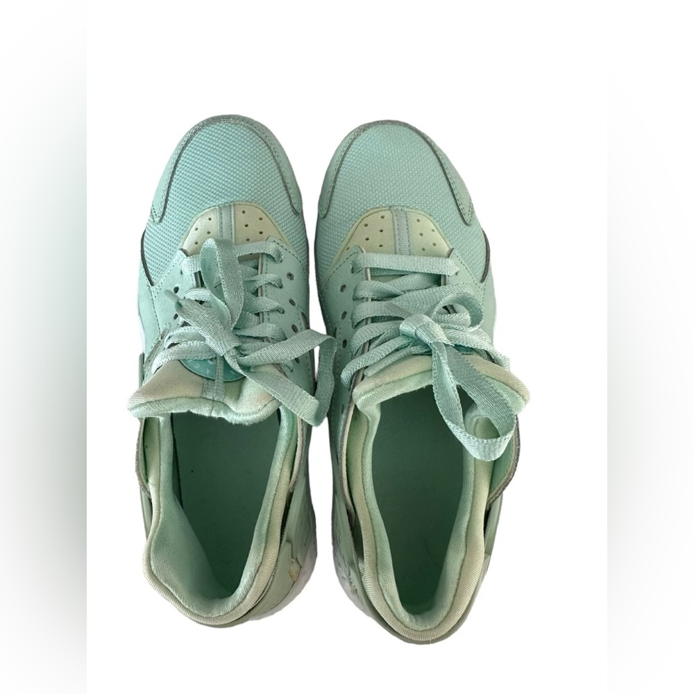Nike Huarache Run SE Igloo Green 6.5 Youth | 8 Women Running Sneakers. b15 - Picture 9 of 9
